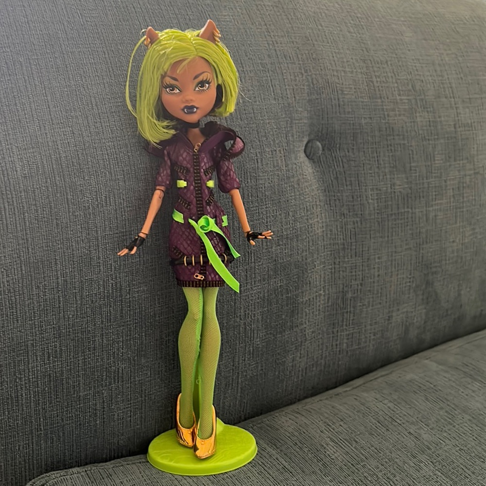 Clawdeen wolf dawn of the dance Gen 1 Monster high doll